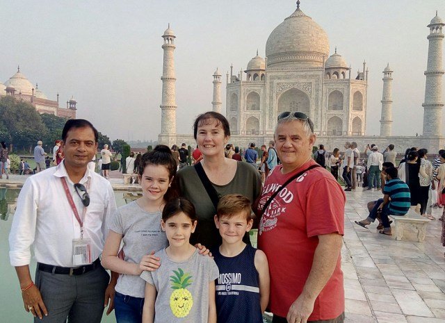 Taj Mahal Tourist with Taj Mahal Guide