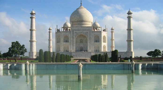 Same Day Agra Tour Package Taj Mahal from water tank
