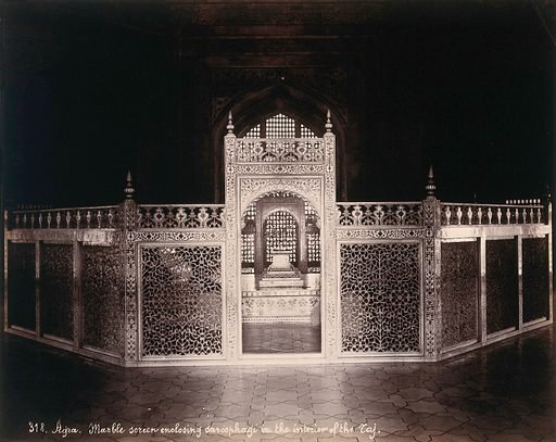 inside taj mahal grave