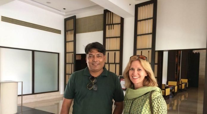 Alamgir Taj Mahal guide with Tourist