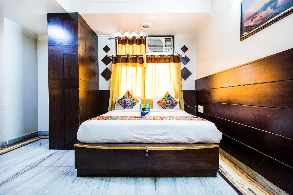 hotel alpine agra Bedroom