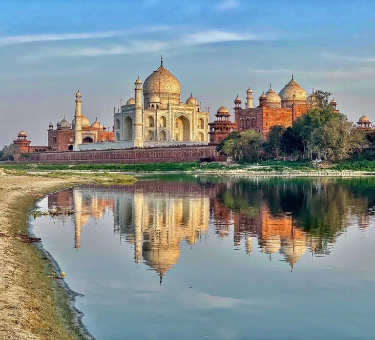 Best time to visit Taj Mahal for Photography, Tips and Tour price Guide