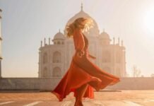 Tourist picture in Taj Mahal during agra tuk tuk tours