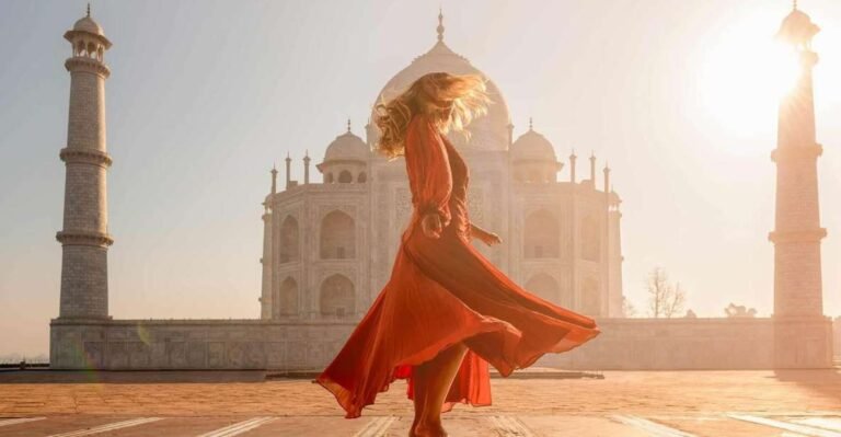 Tourist picture in Taj Mahal during agra tuk tuk tours