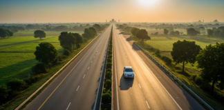 Private car journey covering the Delhi to Agra cab distance